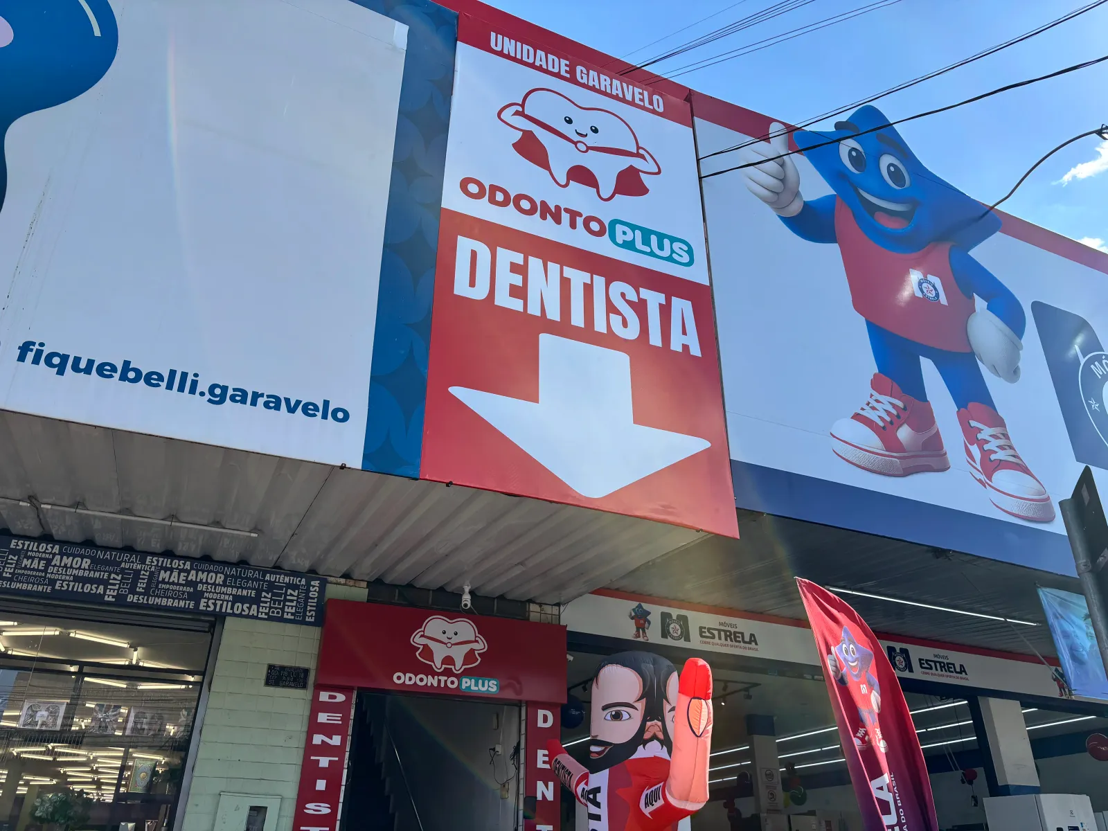 Fachada da Odonto Plus Unidade Garavelo, no piso superior da Móveis Estrela